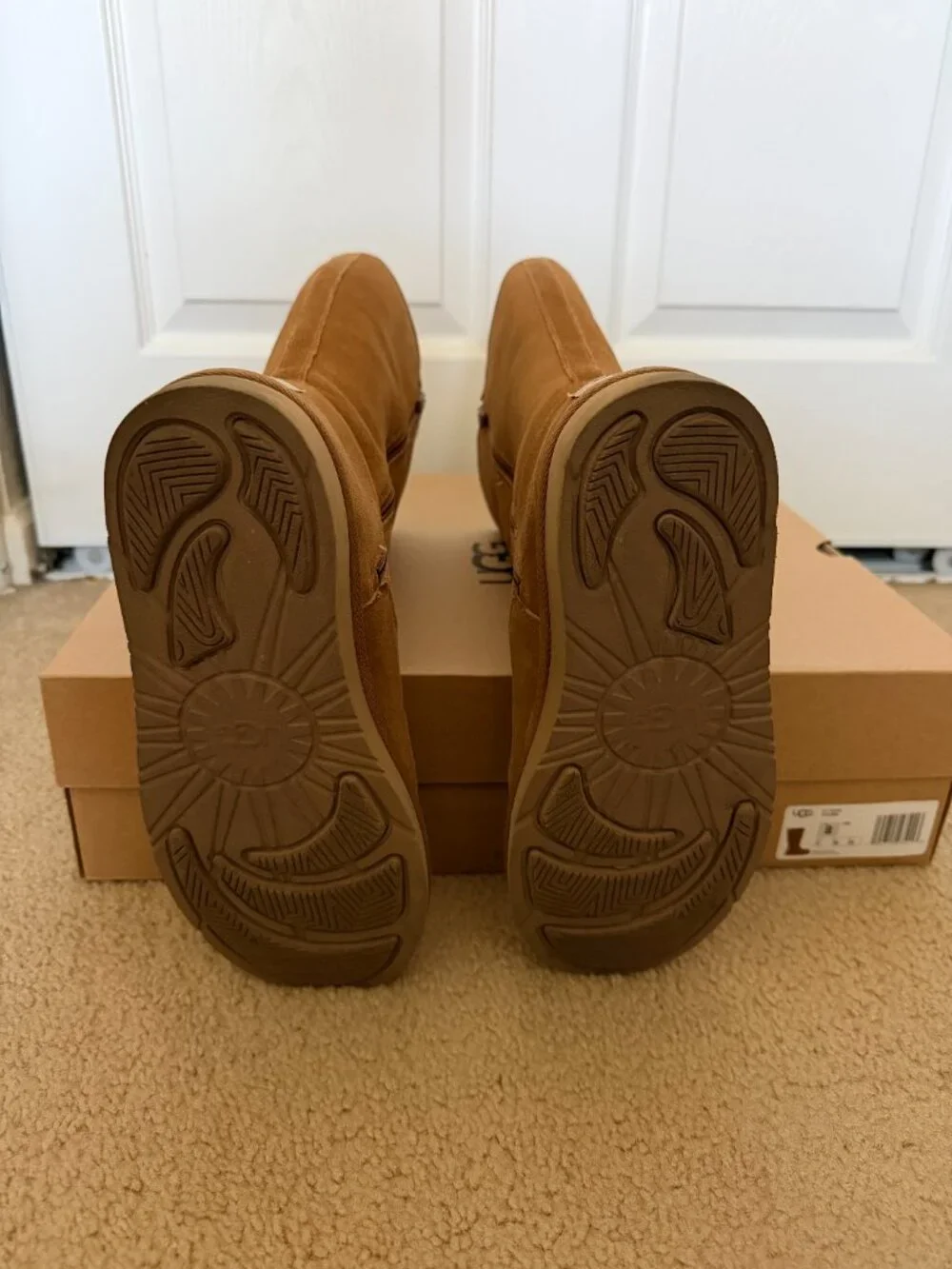 Women’s UGG Alber Boots Chestnut - Size 8 1118956